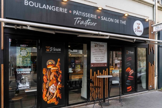 Devanture de la boulangerie, pâtisserie et salon de thé Maison Vivien à Caen